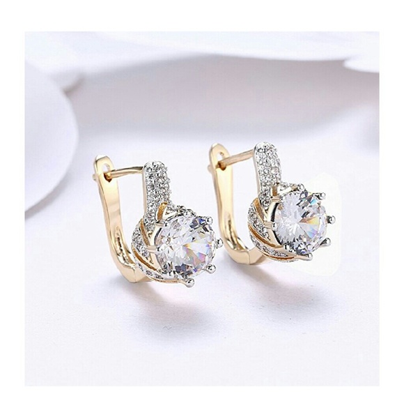 Jewelry - 😍Crystal Earrings😍